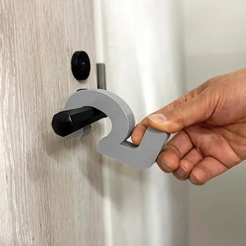 ドアを開ける動作を助ける自助具